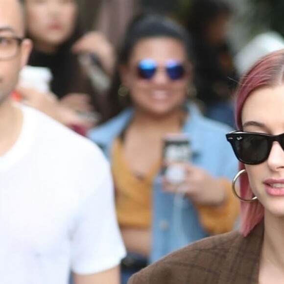 Hailey Baldwin et son mari Justin Bieber font du shopping à Los Angeles, avant de s'embrasser et de rejoindre leurs voitures respectives. Le 11 janvier 2019.