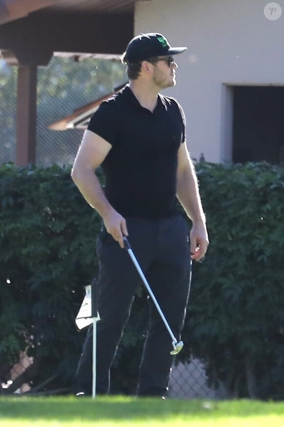 Exclusif - Chris Pratt fait du golf sur un practice à Santa Monica le 26 novembre 2018.