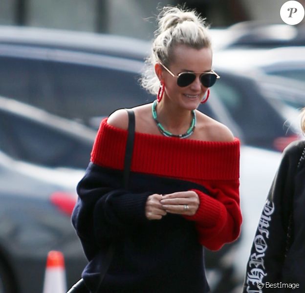 Laeticia Hallyday va déjeuner avec son amie Christina au "Brentwood Country Mart" à Brentwood le 10 janvier 2019.
