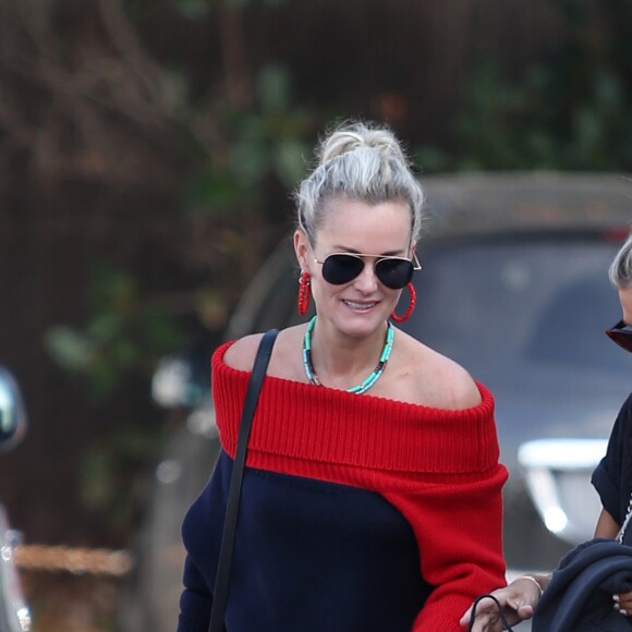 Laeticia Hallyday va déjeuner avec son amie Christina au "Brentwood Country Mart" à Brentwood le 10 janvier 2019.