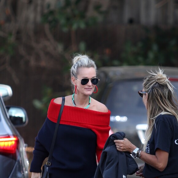 Laeticia Hallyday va déjeuner avec son amie Christina au "Brentwood Country Mart" à Brentwood le 10 janvier 2019.