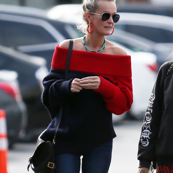 Laeticia Hallyday va déjeuner avec son amie Christina au "Brentwood Country Mart" à Brentwood le 10 janvier 2019.