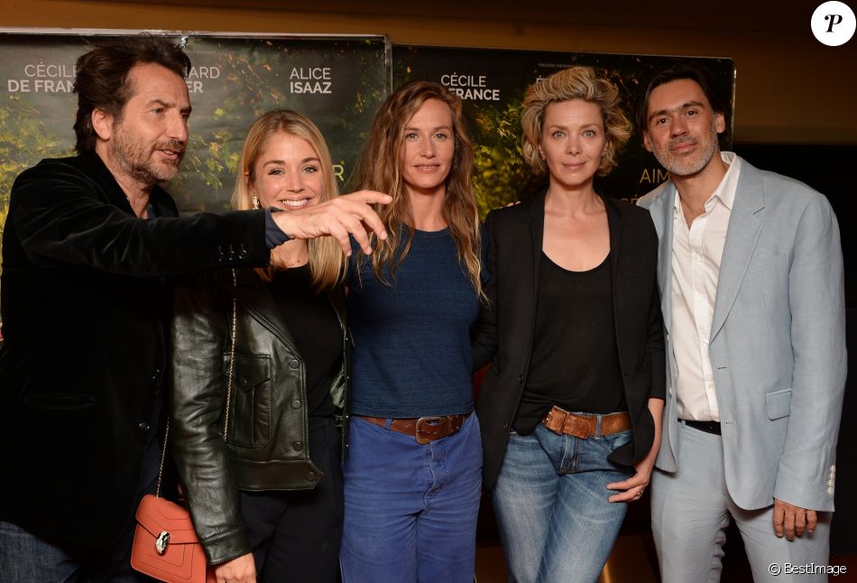 Edouard Baer Alice Isaaz Cecile De France Natalia Dontcheva Et Emmanuel Mouret Avant Premiere Du Film Mademoiselle De Joncquieres Au Cinema L Ugc Les Halle Purepeople Natalia dontcheva est une actrice française. edouard baer alice isaaz cecile de
