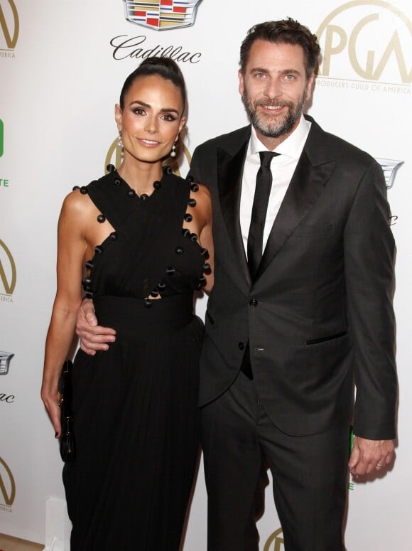 Jordana Brewster et son mari Andrew Form à la 30ème soirée annuelle Producers Guild Awards à l'hôtel The Beverly Hilton à Beverly Hills, Los Angeles, le 19 janvier 2019