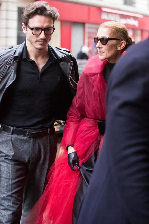 Céline Dion et Pepe Munoz arrivent au théâtre Mogador pour assister à la comédie musicale Chicago, à Paris, France, le 27 janvier 2019.