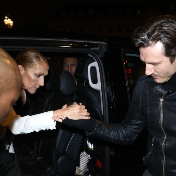 Celine Dion, avec Pepe Munoz, quitte son hôtel à Paris pour se rendre au défilé de mode Haute-Couture printemps-été 2019 "Giorgio Armani" le 22 janvier 2019 © Cyril Moreau / Bestimage