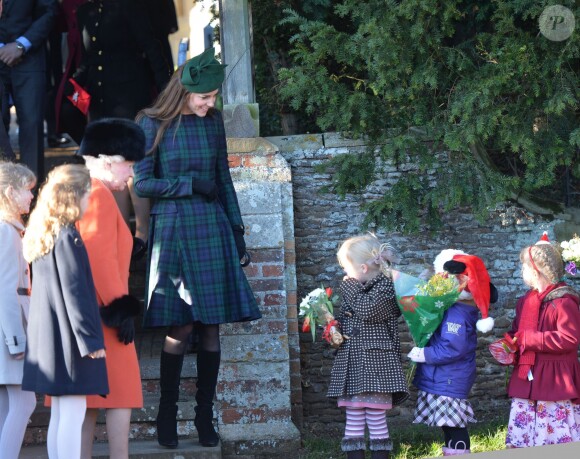 La reine Elisabeth II et Catherine Kate Middleton, la duchesse de Cambridge - La famille royale d'Angleterre se rend a la messe de Noel a l'eglise St Mary Magdalene a Sandringham, le 25 décembre 2013.