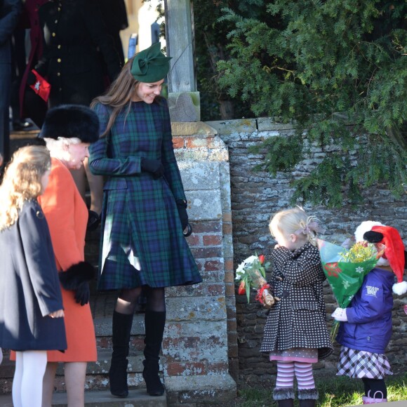 La reine Elisabeth II et Catherine Kate Middleton, la duchesse de Cambridge - La famille royale d'Angleterre se rend a la messe de Noel a l'eglise St Mary Magdalene a Sandringham, le 25 décembre 2013.