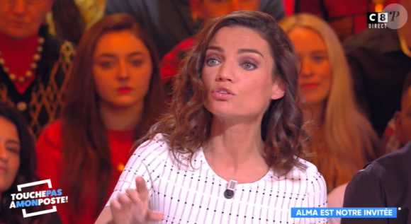 Francesca Antoniotti raconte avoir été face à des "frotteurs" dans le métro, dans "Touche pas à mon poste" le 31 janvier 2019.