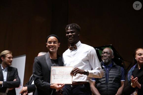 Exclusif - Jokthan Cambium, diplôme Finaliste Voix des Outre-Mer, et Fabrice di Falco - Grande finale de la 1re édition du concours des Voix d'Outre-Mer créé par l'artiste lyrique Fabrice Di Falco à Paris, le 28 janvier 2019.