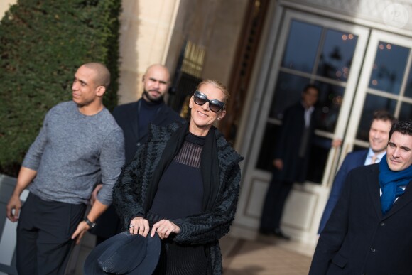 Céline Dion sort de l'hôtel de Crillon à Paris le 1er février 2019.