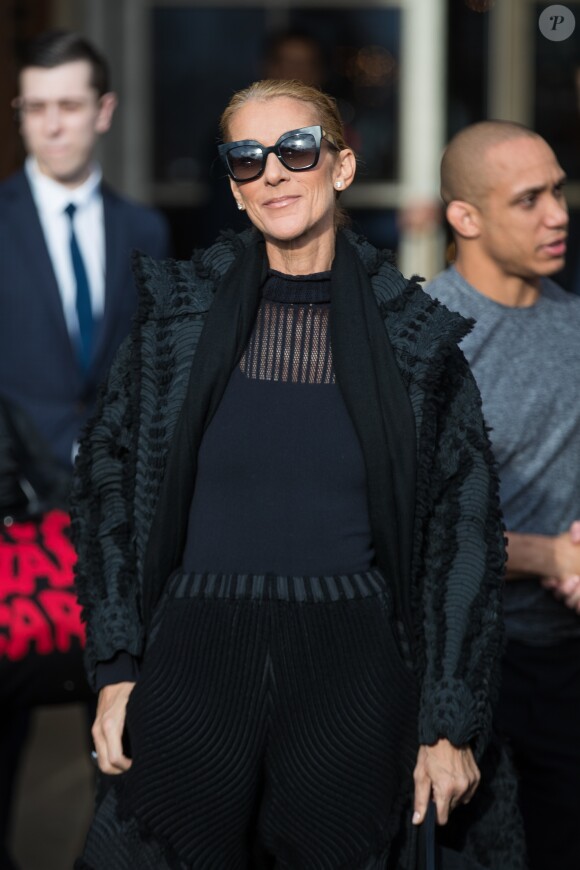 Céline Dion sort de l'hôtel de Crillon à Paris le 1er février 2019.