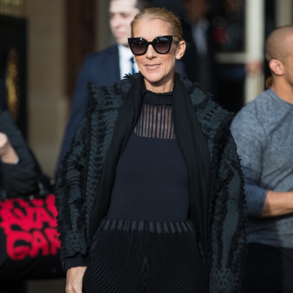 Céline Dion sort de l'hôtel de Crillon à Paris le 1er février 2019.
