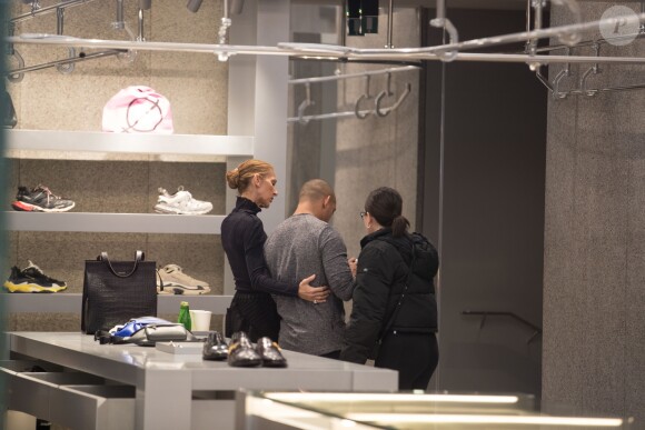 Celine Dion fait du shopping chez Balenciaga à Paris le 1er février 2019.
