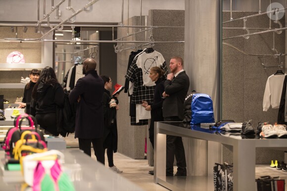 Celine Dion fait du shopping chez Balenciaga à Paris le 1er février 2019.