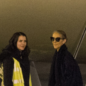 Exclusif - Céline Dion salue ses fans à l'aéroport avant de monter dans son jet le 1er février 2019.
