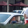 Exclusif - Britney Spears et son compagnon Sam Asghari se font plaisir au In-N-Out Burger à Los Angeles, le 6 janver 2019. Le couple se rend ensuite dans un magazin de vélos.