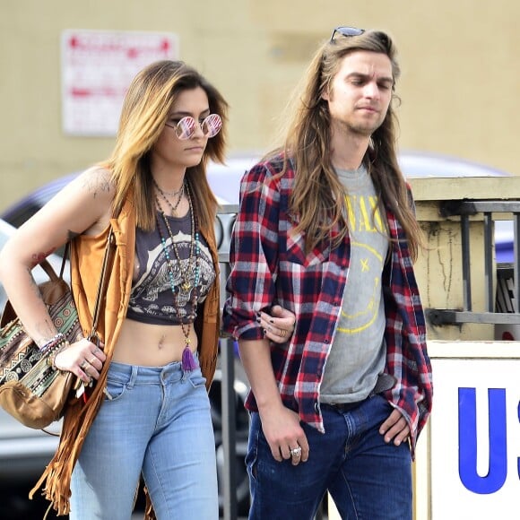 Exclusif - Paris Jackson et Gabriel Glenn, son partenaire musical au sein du duo The Soundflowers, se baladent bras dessus bras dessous sur Melrose Avenue à West Hollywood, le 29 janvier 2019.