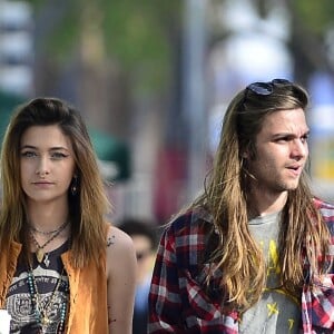 Exclusif - Paris Jackson et Gabriel Glenn, son partenaire musical au sein du duo The Soundflowers, se baladent bras dessus bras dessous sur Melrose Avenue à West Hollywood, le 29 janvier 2019.