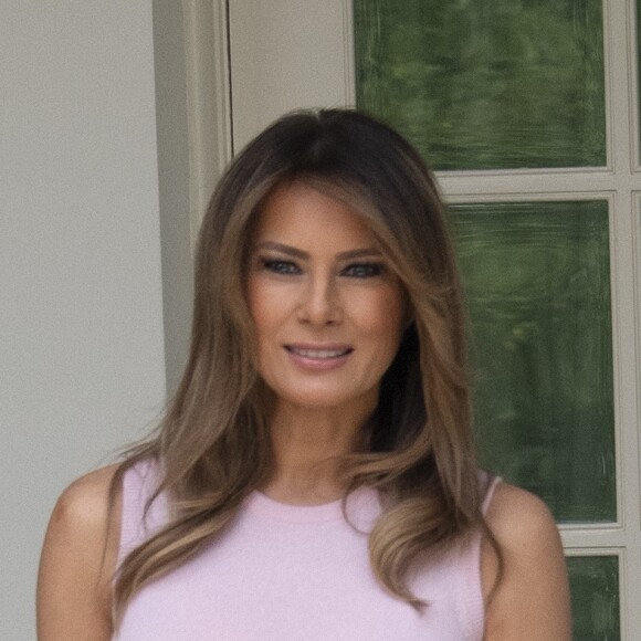 Le président des États-Unis, Donald Trump, et la première dame, Melania Trump, accueillent le président de la République du Kenya, Uhuru Kenyatta et sa femme Margaret à la Maison-Blanche à Washington le 27 aout 2018.