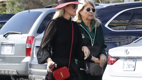 Laeticia Hallyday et sa maman : Duo sportswear à L.A., une audience repoussée