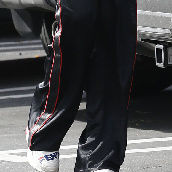Semi-Exclusif - Laeticia Hallyday et sa mère Françoise Thibaut (en survêtements) sont allées déjeuner au restaurant japonais "Sushi Zo" près du Lycée Français à Los Angeles, le 5 février 2019.