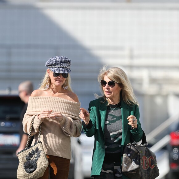 Semi-exclusif - Laeticia Hallyday emmène sa mère Françoise Thibaut au salon de coiffure "Alma Salon"avant d'aller bruncher chez Ladurée avant la sortie de l'école à Beverly Hills le 7 février 2019.