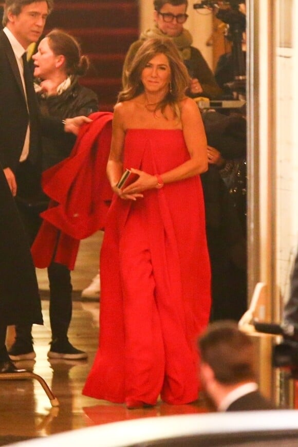 Exclusif - Jennifer Aniston porte une jolie robe longue rouge sur le tournage de Top of the Morning à Los Angeles, le 20 january 2019