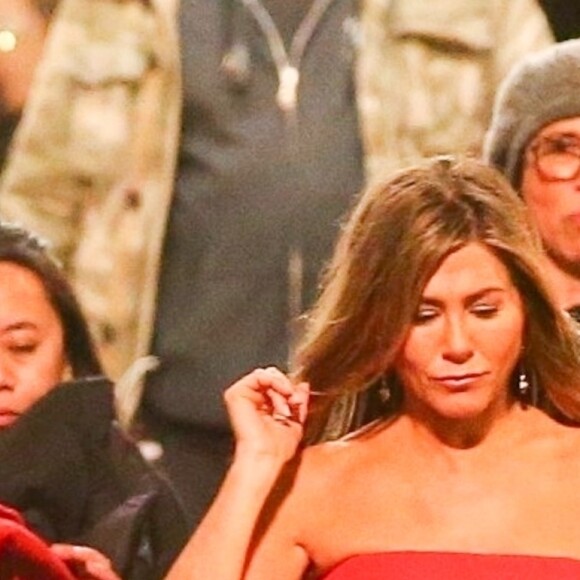 Exclusif - Jennifer Aniston porte une jolie robe longue rouge sur le tournage de Top of the Morning à Los Angeles, le 20 january 2019