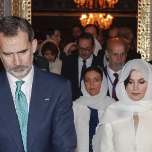 Le roi Felipe VI d'Espagne et la reine Letizia, voilée, ont visité et se sont recueillis au Mausolée Mohammed-V à Rabat au Maroc le 14 février 2019 lors de leur visite officielle de deux jours à l'invitation du roi Mohammed VI.