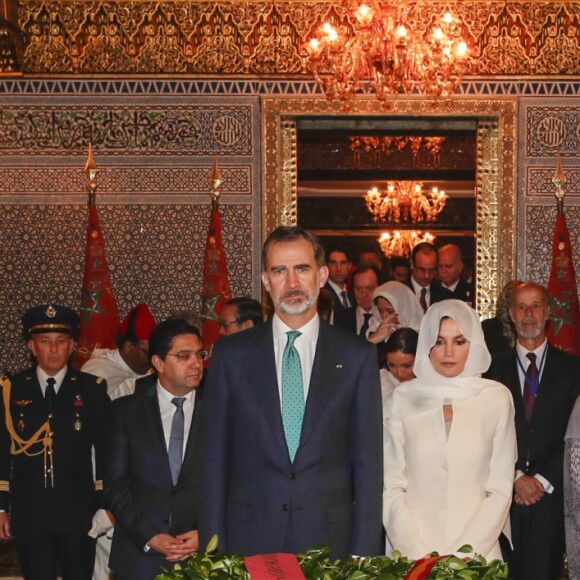 Le roi Felipe VI d'Espagne et la reine Letizia, voilée, ont visité et se sont recueillis au Mausolée Mohammed-V à Rabat au Maroc le 14 février 2019 lors de leur visite officielle de deux jours à l'invitation du roi Mohammed VI.