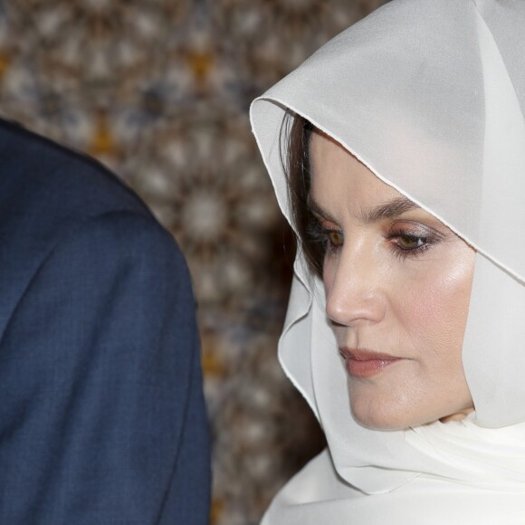 Le roi Felipe VI d'Espagne et la reine Letizia, voilée, ont visité et se sont recueillis au Mausolée Mohammed-V à Rabat au Maroc le 14 février 2019 lors de leur visite officielle de deux jours à l'invitation du roi Mohammed VI.