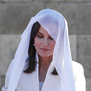 Le roi Felipe VI d'Espagne et la reine Letizia, voilée, ont visité et se sont recueillis au Mausolée Mohammed-V à Rabat au Maroc le 14 février 2019 lors de leur visite officielle de deux jours à l'invitation du roi Mohammed VI.