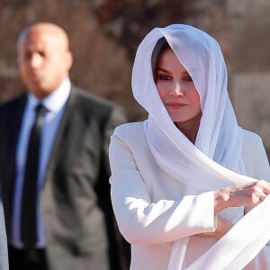 Le roi Felipe VI d'Espagne et la reine Letizia, voilée, ont visité et se sont recueillis au Mausolée Mohammed-V à Rabat au Maroc le 14 février 2019 lors de leur visite officielle de deux jours à l'invitation du roi Mohammed VI.