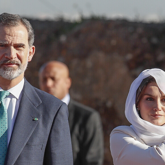 Le roi Felipe VI d'Espagne et la reine Letizia, voilée, ont visité et se sont recueillis au Mausolée Mohammed-V à Rabat au Maroc le 14 février 2019 lors de leur visite officielle de deux jours à l'invitation du roi Mohammed VI.