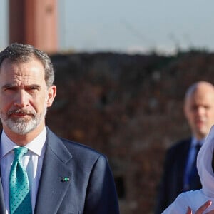 Le roi Felipe VI d'Espagne et la reine Letizia, voilée, ont visité et se sont recueillis au Mausolée Mohammed-V à Rabat au Maroc le 14 février 2019 lors de leur visite officielle de deux jours à l'invitation du roi Mohammed VI.