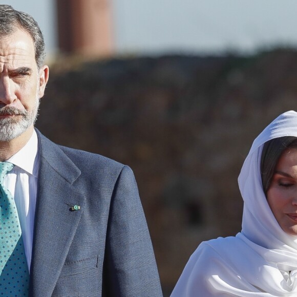 Le roi Felipe VI d'Espagne et la reine Letizia, voilée, ont visité et se sont recueillis au Mausolée Mohammed-V à Rabat au Maroc le 14 février 2019 lors de leur visite officielle de deux jours à l'invitation du roi Mohammed VI.