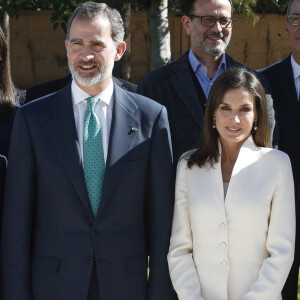 Le roi Felipe VI et la reine Letizia lors d'une audience à l'ambassade d'Espagne pour les écrivains marocains en langue espagnole à Rabat au Maroc le 14 février 2019.