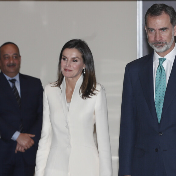 Le roi Felipe VI et la reine Letizia lors d'une audience à l'ambassade d'Espagne pour les écrivains marocains en langue espagnole à Rabat au Maroc le 14 février 2019.