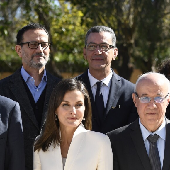 Le roi Felipe VI d'Espagne et la reine Letizia rencontrent les employés de l'ambassade d'Espagne à Rabat, au Maroc, le 14 février 2019.