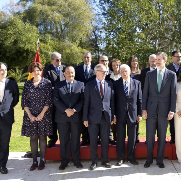 Le roi Felipe VI d'Espagne et la reine Letizia rencontrent les employés de l'ambassade d'Espagne à Rabat, Maroc le 14 février 2019.  King Felipe and Queen Letizia meet Moroccan writers at the residence of the spanish ambassador. Rabat - February 14, 201914/02/2019 - Rabat