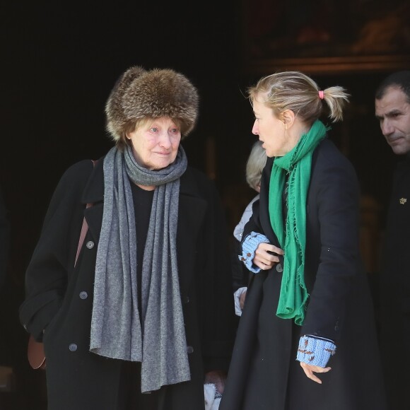 Marisa Borini et sa fille Valeria Bruni Tedeschi - Sorties des obsèques de Andrée Sarkozy (mère de N.Sarkozy), dite Dadue née Andrée Mallah, en l'église Saint-Jean-Baptiste à Neuilly-Sur-Seine. Le 18 décembre 2017