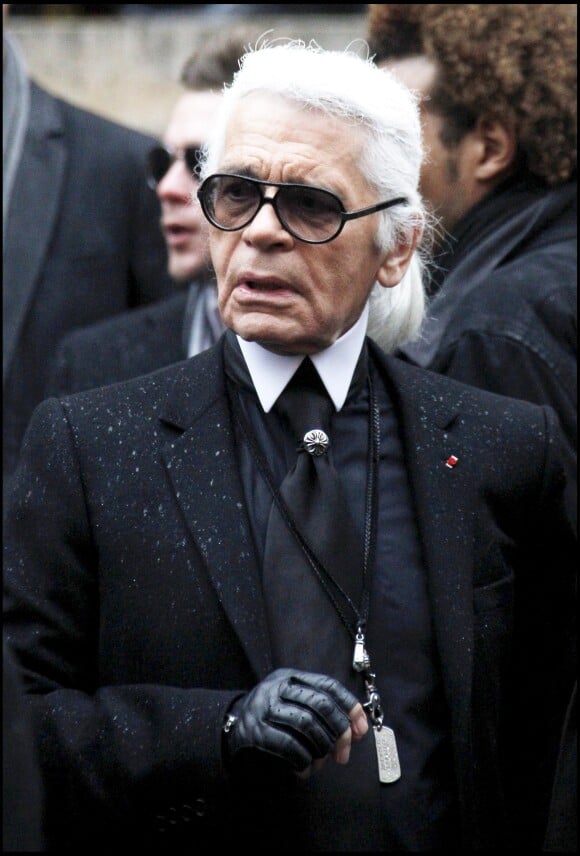 Karl Lagerfeld aux obsèques de Gérard Nanty à Paris. Le 22 décembre 2010.