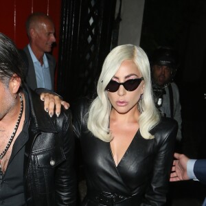 Lady Gaga et son compagnon Christian Carino se rendent dans le pub "The Grenadier" à Londres, le 26 septembre 2018.
