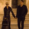 Semi-exclusif - Lady Gaga et son compagnon Christian Carino quittent le restaurant Balagan et marchent devant la pyramide du musée Louvre à Paris le 29 aout 2018.