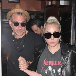 Lady Gaga et son fiancé Christian Carino quittent le studio d'enregistrement à New York, le 28 juin 2018