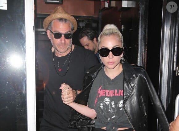 Lady Gaga et son fiancé Christian Carino quittent le studio d'enregistrement à New York, le 28 juin 2018