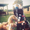 Elodie Gossuin et ses enfants au Maroc, le 18 février 2019. Ici avec des chevaux en peluche.