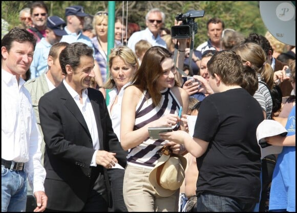 Nicolas Sarkozy et Carla Bruni lors de la remise du 1er Trophée Virginio Bruni Tedesci à Cavalère, en 2009.