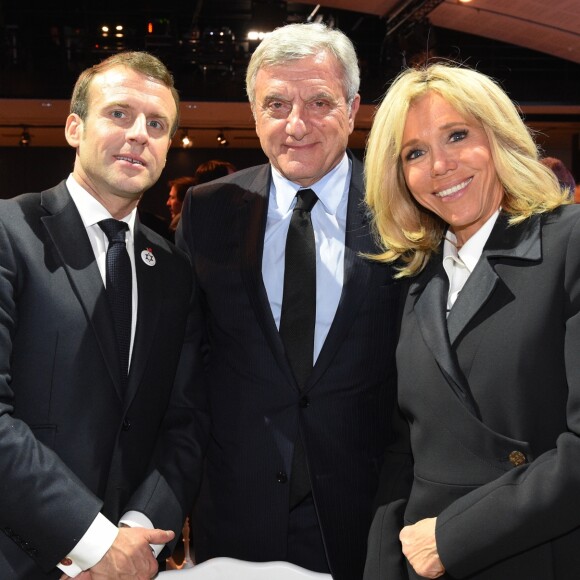 Le président de la République française Emmanuel Macron, sa femme la Première Dame Brigitte Macron et Sidney Toledano lors du 34ème dîner du Conseil représentatif des institutions juives de France (CRIF) au Carrousel du Louvre à Paris, FRance, le 20 février 2019. © Erez Lichtfeld/Bestimage